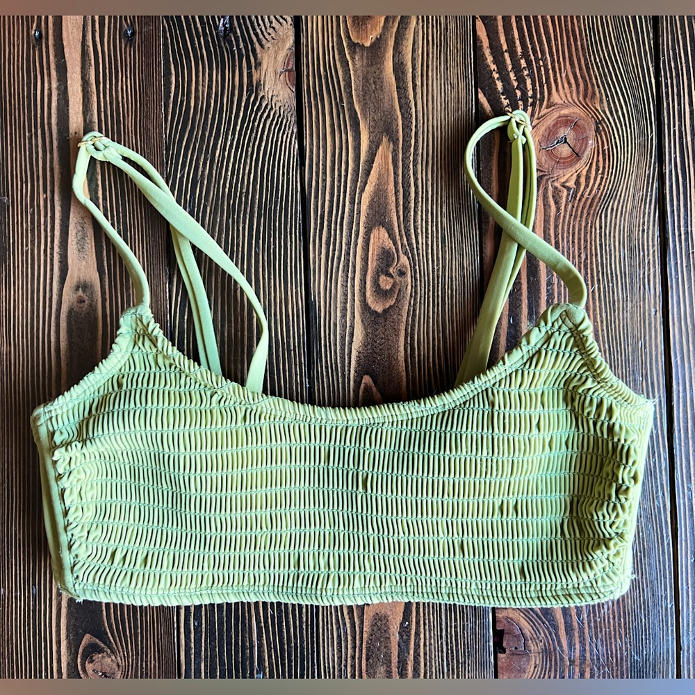 XHILARATION • green bikini swim top removable cups summer swimwear girls medium